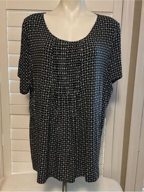Candy Rain Plus Women's Plus-Size Floral Blouse in Gray and Cream